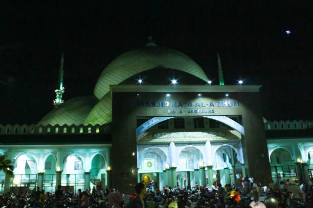 istock Al Azhom Grand Mosque at night when there is a bazaar 1437814721