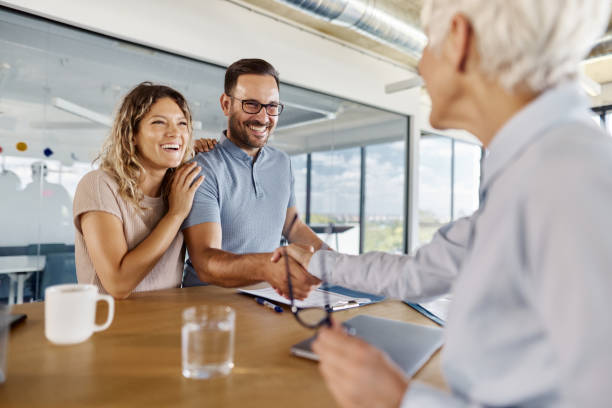 istock We have a deal! 1437820886