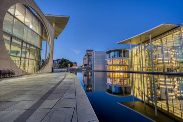 modern buildings in berlins government district at dawn - berlin germany house spree river urban scene imagens e fotografias de stock