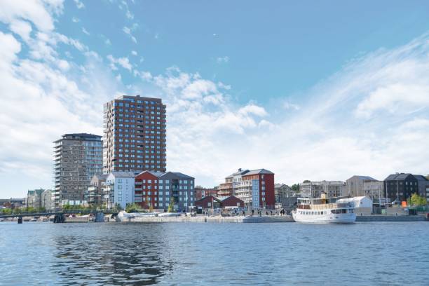 istock City at the shore on a sunny day 1437872086