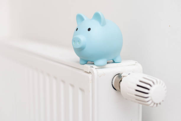 istock Heating battery with piggy bank on it 1437873335