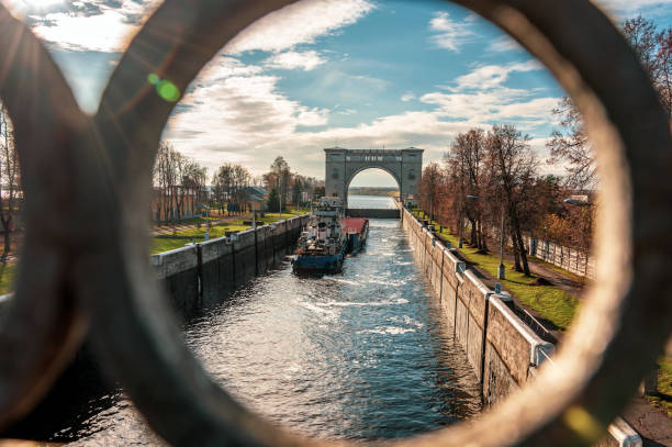 The barge leaves the lock on the river.