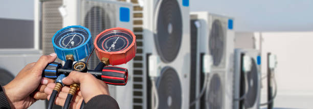 istock Technician checking the operation of the air conditioner 1437895240