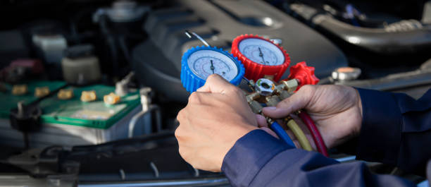 istock Car air conditioner check service, leak detection, fill refrigerant. 1437896598
