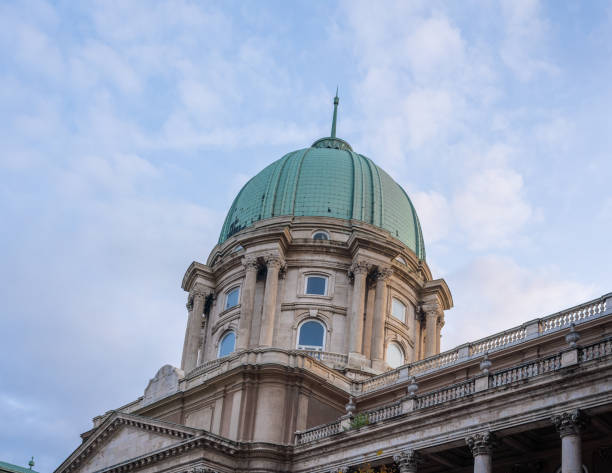 buda castle royal palace dome - budapeszt, węgry - fort budapest medieval royal palace of buda zdjęcia i obrazy z banku zdjęć