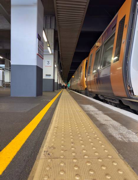 estación de tren - west midlands fotografías e imágenes de stock