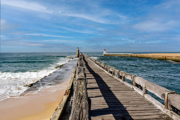 Nice shot on the Capbreton pier and its lighthouse