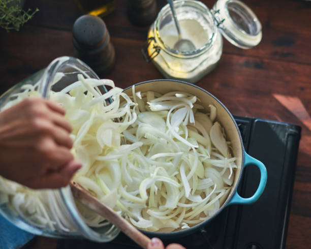 istock Preparing French Onion Soup in Domestic Kitchen 1437963142