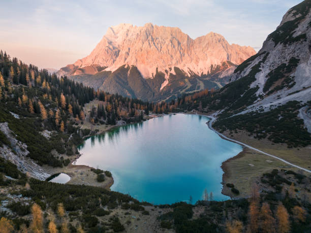 seebensee - mountain alpenglow glowing lake foto e immagini stock