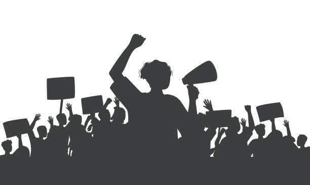 ilustrações, clipart, desenhos animados e ícones de silhueta de homem protestante com alto-falante e multidão de pessoas com mãos levantadas e faixas - striker