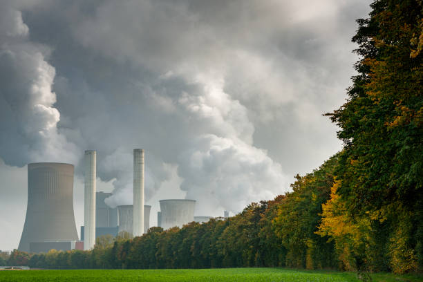 석탄 발전소 및 환경 오염 - global warming power station smoke stack coal 뉴스 사진 이미지