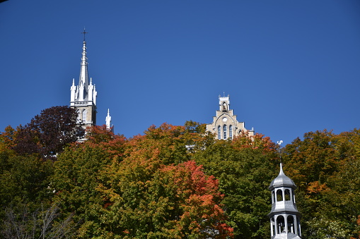 Les trois clochers à l'automne, Sainte-Anne-De-Beaupré, Québec, Canada