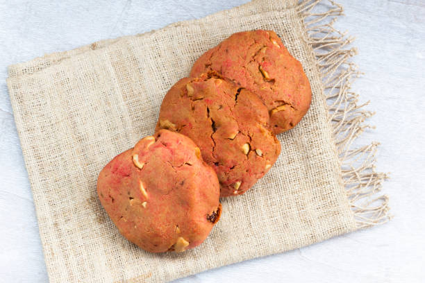 strawberry cookies cashew nuts raisin on white wood table. - pastry bakery biscuit cookie imagens e fotografias de stock