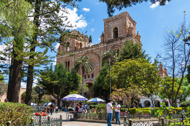 cuenca, centro histórico, catedral - house residential structure colonial style landscape fotografías e imágenes de stock