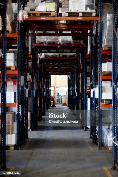 Empty Hall At A Distribution Warehouse Stock Photo - Download Image Now - Freight Transportation, Industry, Argentina
