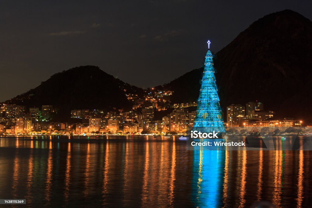 Ảnh Chụp Cây Thông Noel Tuyệt Đẹp Rodrigo De Freitas Lagoon Rio De Janeiro  Brazil Hình ảnh Sẵn có - Tải xuống Hình ảnh Ngay bây giờ - iStock