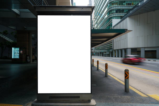 White wrinkled poster template in city. Glued paper mockup. Blank wheatpaste on textured wall. Empty street art sticker mock up. Clear urban glued advertising canvas. Billboard advertisment advertiser. plantilla de póster arrugado blanco en la ciudad. maqueta de papel pegado. pasta de trigo en blanco en la pared texturizada. maqueta de pegatina de arte callejero vacía. lienzo publicitario urbano pegado claro. anunciante publicitario de vallas publicita
