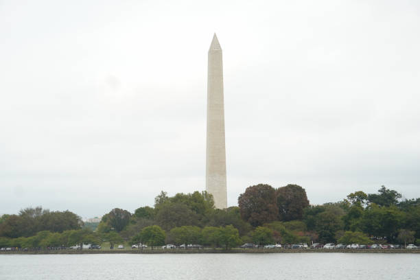 istock Looking at the Washington Monument 1438151548