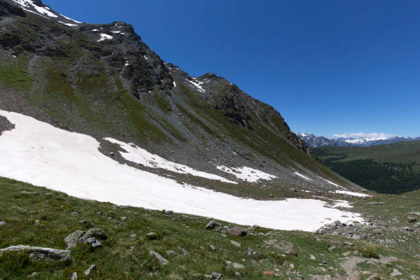 istock View of mountain in Val d'Aosta 1438152807