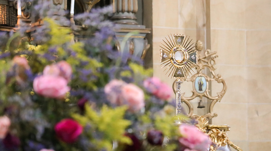 Blessed Sacrament exposed before mass at the Basilica of Carmo in São Paulo during a religious feast.