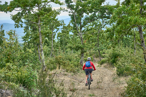 Young woman with mountain bike on Italian mountains: Resting in the nature