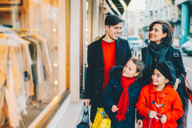 istock Family on Christmas shopping 1438187284