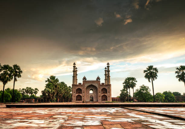 túmulo de akbar, o grande, no forte de sikandra em agra - akbar the great - fotografias e filmes do acervo