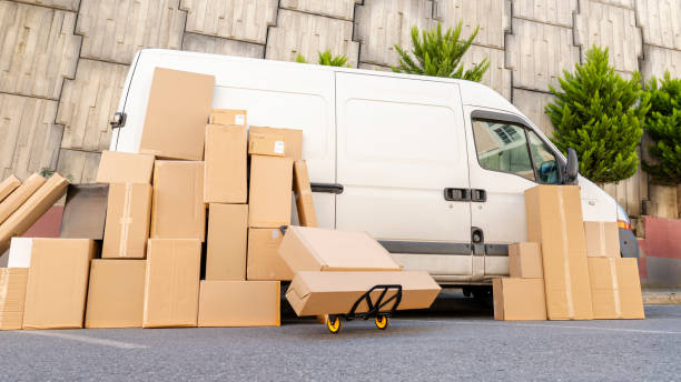 frachtlieferung - moving van moving office moving house truck stock-fotos und bilder