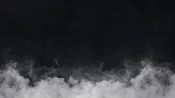 抽象的な霧。黒い背景に白い曇り、霧、またはスモッグが移動します。美しい渦巻く灰色の煙。ロゴのモックアップ。広角の水平壁紙またはウェブバナー。 - 煙 ストックフォトと画像