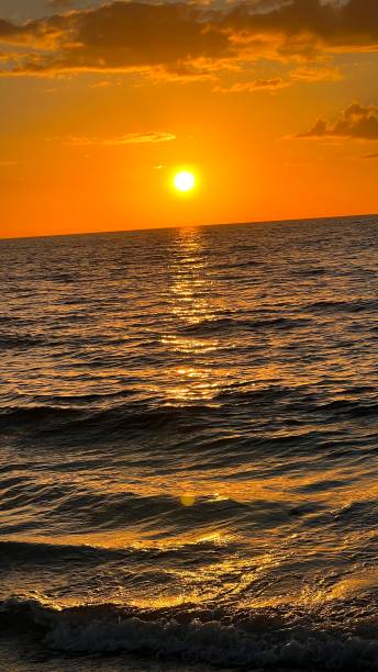 istock A GLOWING ROMANTIC SUN ON THE BEACH 1438279799