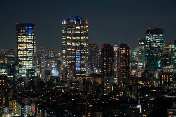 vue du quartier des affaires de roppongi depuis la région d’ebisu - roppongi hills photos et images de collection