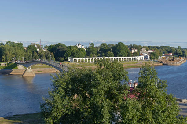 blick auf den fluss wolchow vom glockenturm der sophienkathedrale. - novgorod stock-fotos und bilder