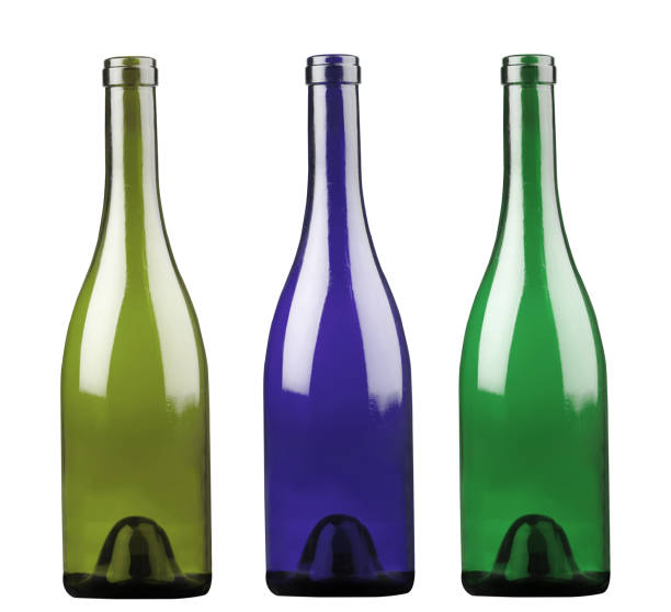 colorato bottiglie di bevande alcoliche - bottle wine white blank foto e immagini stock