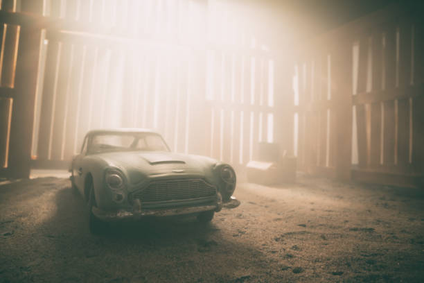 abandoned classic car in a barn - collectors car antiquities ancient past imagens e fotografias de stock