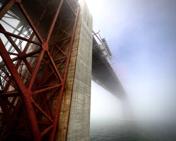 pont du golden gate - fort point historic site photos et images de collection