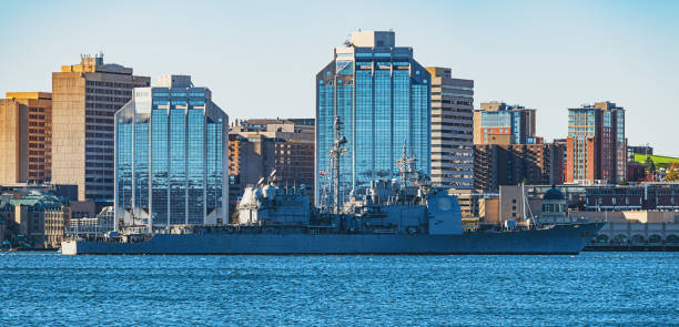marine-fregatte - battleship armed forces canada sunlight stock-fotos und bilder