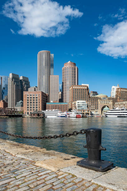 vista do horizonte do centro de boston, massachusetts, eua - rowes wharf - fotografias e filmes do acervo