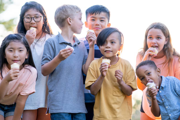 istock Kids eating ice cream 1438417575