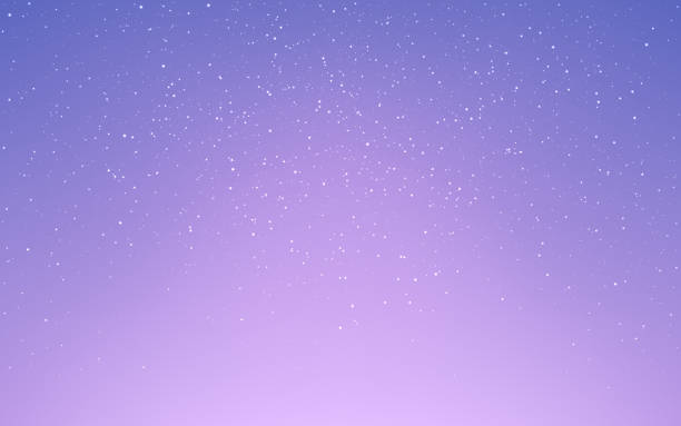 kosmische lila kulisse. weicher gradientenhimmel mit sternen. magischer sternenhintergrund. nachtviolette textur. farbe des weltraums. abstrakte futuristische tapete. vektorillustration - glitter purple backgrounds shiny stock-grafiken, -clipart, -cartoons und -symbole