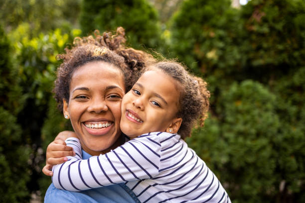 close up portrait of mother and daughter - child offspring women posing imagens e fotografias de stock