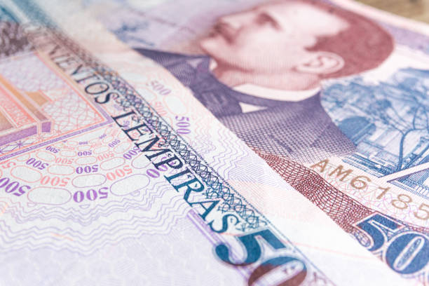 istock a couple of 500 lempiras bills. 1438545659