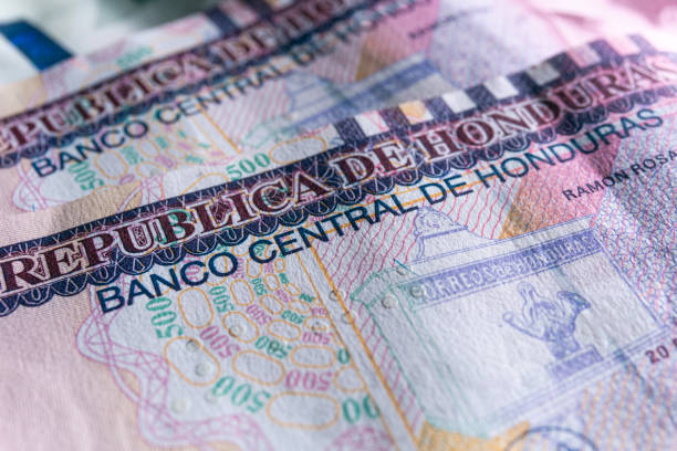 istock a couple of 500 lempiras bills. 1438545688