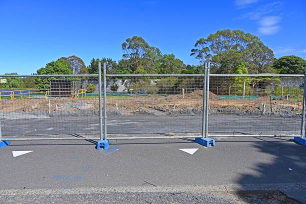 Temporary metal fence Temporary  boundary fence around road works temporary stock pictures, royalty-free photos & images