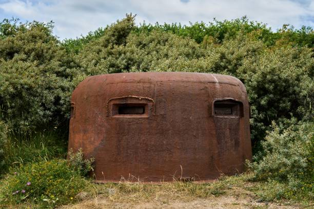 old rusty turret of a bunker - ijmuiden imagens e fotografias de stock