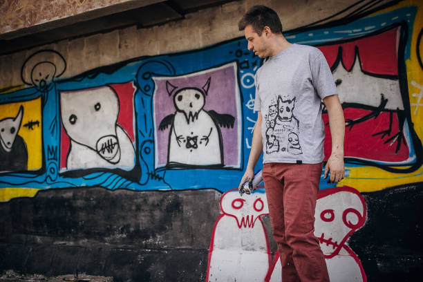 istock Street artist 1438690760