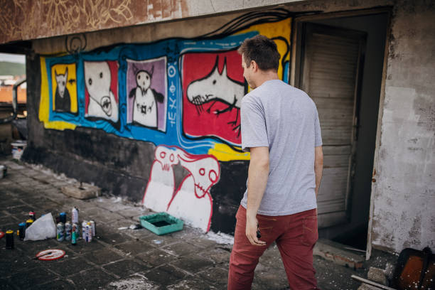 istock Street artist 1438690824