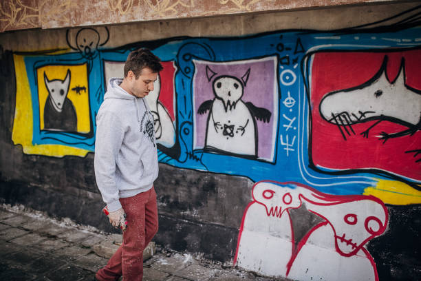istock Street artist 1438690859