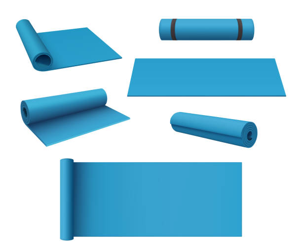yogamatte. weicher materialteppich zum entspannen camp outdoor- oder sportübungen im fitnessstudio anständige vektorrealistische farbige illustrationen - yoga matte stock-grafiken, -clipart, -cartoons und -symbole