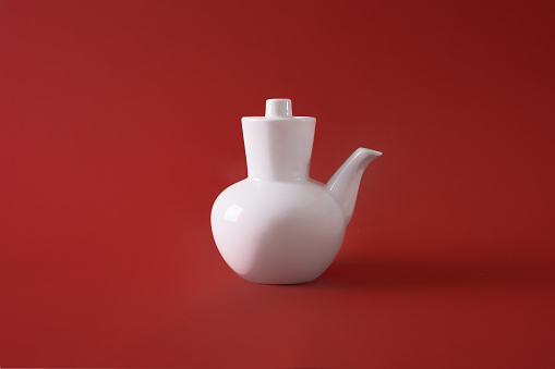 Condiment sauce pitcher conveying the idea of transferring.