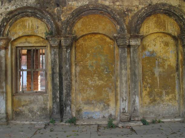 istock Old building with rusted walls and broken windows 1438723226